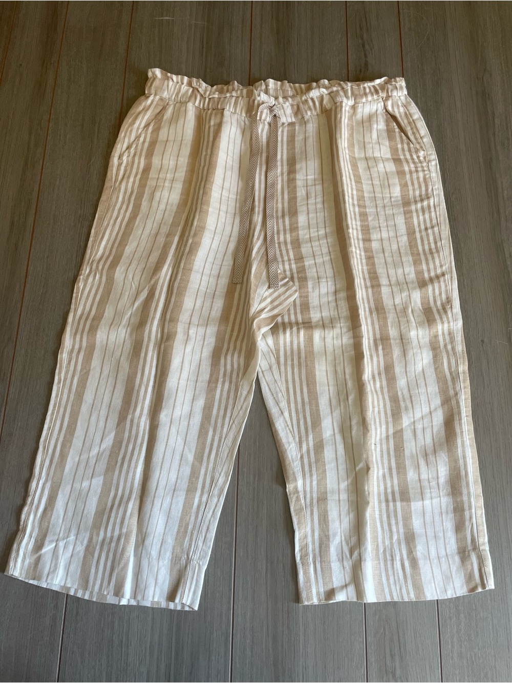 Chico's women's size 2.5 / 14 striped 100% linen cropped pants